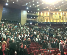 A abertura do Festival de Matemática aconteceu no Teatro Positivo, em Curitiba, em 09 de agosto, com a presença de 2,4 mil participantes, incluindo estudantes do ensino fundamental e ensino superior, professores e representantes de instituições de ensino. O evento contou com palestras do professor Yuan Jin Yun, da Universidade Federal do Paraná (UFPR) e de César Camacho, Pesquisador Emérito do Instituto de Matemática Pura e Aplicada (Impa).