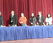 A abertura do Festival de Matemática aconteceu no Teatro Positivo, em Curitiba, em 09 de agosto, com a presença de 2,4 mil participantes, incluindo estudantes do ensino fundamental e ensino superior, professores e representantes de instituições de ensino. O evento contou com palestras do professor Yuan Jin Yun, da Universidade Federal do Paraná (UFPR) e de César Camacho, Pesquisador Emérito do Instituto de Matemática Pura e Aplicada (Impa).
