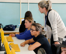 Começaram nesta segunda-feira (21) as inscrições para a segunda etapa dos Exames da Educação de Jovens e Adultos (EJA) Online. É uma oportunidade para as pessoas que não tiveram acesso à educação básica na idade certa e agora desejam concluir o ensino fundamental. As inscrições seguem até 11 de setembro e as provas serão aplicadas no dia 27. Na foto, provas da primeira etapa.