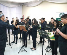 Diretores, professores e pedagogos que trabalham em instituições que ofertam o ensino médio em tempo integral na rede estadual de ensino participam, até sexta-feira (25), em Foz do Iguaçu, de oficinas de formação continuada focadas na oferta da educação integral no ensino médio.
