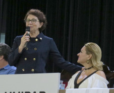 Os Núcleos Regionais de Educação (NREs) de Foz do Iguaçu, Toledo, Goioerê e Umuarama prestaram, nesta semana, homenagens a funcionários e ex-funcionários que ajudaram a construir parte da história da educação pública no Paraná