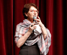 “Para marcar os 70 anos da secretaria organizamos várias atividades, como concurso de artes e resgate da memória fotográfica e homenagens aos ex-funcionários que ajudaram a construir a educação pública no Paraná. Hoje nossa intenção é promover uma comemoração voltada para nossos estudantes, a razão de ser desta secretaria”, disse a secretária da Educação, professora Ana Seres, durante a abertura do festival.