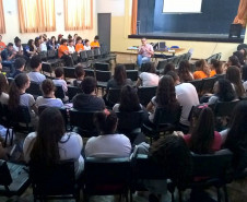 O Colégio Estadual José de Anchieta foi o local escolhido pelo NRE Londrina para a palestra Segurança na Internet, do Núcleo de Proteção à Criança e ao Adolescente Vítima de Crimes