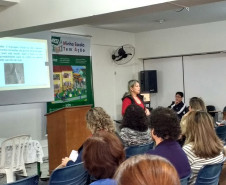 Ainda na região norte do Paraná, o NRE Maringá reuniu gestores e professores para uma palestra sobre comunicação não violenta nos meios virtuais