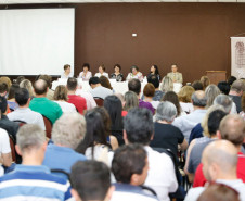 “Essa formação para quem atua no ensino profissional é importante para aperfeiçoar os conhecimentos e novas tecnologias que estão inseridas no contexto dos cursos. Tudo isso vai colaborar para que esses profissionais tenham em mãos novas ferramentas e novos conhecimentos para transmitir os conteúdos e preparar os jovens para atividades sociais e para o mundo do trabalho”, disse a secretária da Educação, professora Ana Seres.