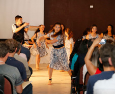A abertura da formação contou com apresentações do grupo de dança do Centro Estadual de Capacitação em Artes Guido Viaro.