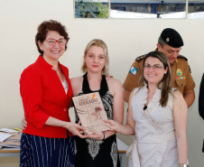 A Secretaria de Estado da Educação lançou nesta terça-feira (12), em Curitiba, a publicação “70 anos de Educação em Revista – memória da educação paranaense”. O impresso integra as comemorações do aniversário da pasta que desenvolveu diversas atividades com o objetivo resgatar e preservar a memória da educação pública no Estado.