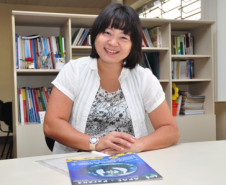 Coordenadora do Setor de Políticas Educacionais do município de Toyohashi, Japão, conhece políticas e programas educacionais do Paraná.