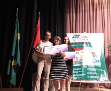  Em segundo, a escola Nossa Senhora de Fátima (Telêmaco), com R $ 4 mil. 
