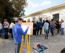 A Secretaria de Estado da Educação abriu nesta segunda-feira (18), em Curitiba, a exposição Mestre Guido Viaro inspirando gerações. A mostra é uma homenagem aos 120 anos do nascimento do artista ítalo-brasileiro Guido Pellegrino Viaro, que adotou cidade de Curitiba no final dos anos 1920 para morar. A exposição fica aberta até o dia 10 de novembro, na sede da Secretaria da Educação e é aberta à comunidade.