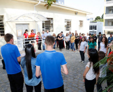 A Secretaria de Estado da Educação abriu nesta segunda-feira (18), em Curitiba, a exposição Mestre Guido Viaro inspirando gerações. A mostra é uma homenagem aos 120 anos do nascimento do artista ítalo-brasileiro Guido Pellegrino Viaro, que adotou cidade de Curitiba no final dos anos 1920 para morar. A exposição fica aberta até o dia 10 de novembro, na sede da Secretaria da Educação e é aberta à comunidade.