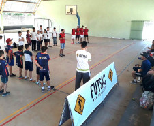 O Núcleo Regional de Educação (NRE) de Ibaiti, no Norte Pioneiro, promoveu duas capacitações de profissionais da educação para a prática do futsac, modalidade esportiva que entrou este ano na matriz curricular de escolas estaduais. Estas foram as primeiras capacitações do novo esporte realizadas em um Núcleo Regional de Educação. As demais serão agendadas nas outras 31 regionais.