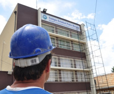 Governo do Paraná investe na reforma e reparo das escolas da rede estadual de ensino. Neste ano cerca de 500 prédios passarão por algum tipo de benfeitoria. Para o início do ano letivo 84 escolas recebem melhorias e adequações, outras 20 estão sendo construídas e oito instituições passam por ampliações.