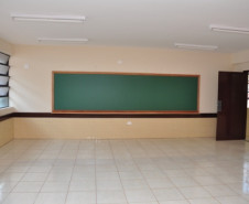 Governo do Paraná investe na reforma e reparo das escolas da rede estadual de ensino. Neste ano cerca de 500 prédios passarão por algum tipo de benfeitoria. Para o início do ano letivo 84 escolas recebem melhorias e adequações, outras 20 estão sendo construídas e oito instituições passam por ampliações.