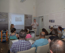 Foi iniciado na quinta-feira (14) o curso “A Importância da Educação Patrimonial para o Ambiente Escolar”, ofertado pela Equipe de Currículo do Departamento de Educação Básica (DEB) da Secretaria de Estado da Educação em parceria com o Museu da Escola Paranaense. 
