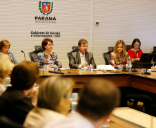 A secretária de Estado da Educação, professora Ana Seres, reúne nesta segunda e terça-feira (25 e 26) os 32 chefes dos Núcleos Regionais da Educação (NREs), em Curitiba, para tratar de assuntos administrativos e de infraestrutura da área de educação.

A pauta inclui recursos humanos, andamento de obras, entrega de equipamentos de informática nas escolas, o aplicativo Escola Paraná, tramitação de processos internos e questões pedagógicas.