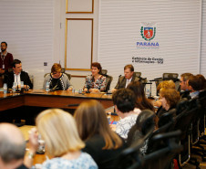 A secretária de Estado da Educação, professora Ana Seres, reúne nesta segunda e terça-feira (25 e 26) os 32 chefes dos Núcleos Regionais da Educação (NREs), em Curitiba, para tratar de assuntos administrativos e de infraestrutura da área de educação.

A pauta inclui recursos humanos, andamento de obras, entrega de equipamentos de informática nas escolas, o aplicativo Escola Paraná, tramitação de processos internos e questões pedagógicas.