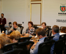 A secretária de Estado da Educação, professora Ana Seres, reúne nesta segunda e terça-feira (25 e 26) os 32 chefes dos Núcleos Regionais da Educação (NREs), em Curitiba, para tratar de assuntos administrativos e de infraestrutura da área de educação.

A pauta inclui recursos humanos, andamento de obras, entrega de equipamentos de informática nas escolas, o aplicativo Escola Paraná, tramitação de processos internos e questões pedagógicas.