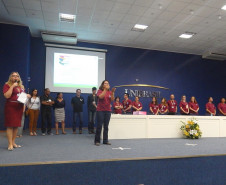 A Secretaria de Estado da Educação (SEED), por meio do Departamento de Educação Especial e do Centro de Apoio aos Profissionais da Educação de Surdos do Paraná, realizou nos dias 22 e 23 de setembro, em Curitiba, o 4º Seminário Paranaense de Educação Bilíngue para Surdos. O evento reuniu cerca de 400 participantes de todo o Estado.