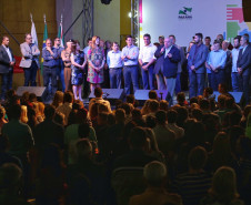 O governador Beto Richa e o prefeito de Curitiba, Rafael Greca, abriram nesta quarta-feira (27) o Mutirão da Cidadania do Cajuru, na Região Leste da capital. O evento, que termina neste sábado (30), oferece cerca de 200 serviços à população nas áreas de saúde, educação, segurança e desenvolvimento social, além de atendimento por meio da Copel e Sanepar.