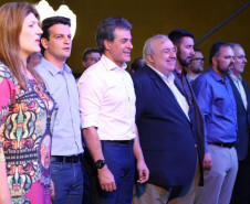 O governador Beto Richa e o prefeito de Curitiba, Rafael Greca, abriram nesta quarta-feira (27) o Mutirão da Cidadania do Cajuru, na Região Leste da capital. O evento, que termina neste sábado (30), oferece cerca de 200 serviços à população nas áreas de saúde, educação, segurança e desenvolvimento social, além de atendimento por meio da Copel e Sanepar.