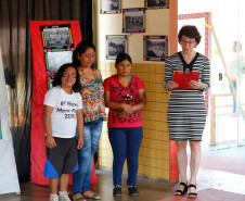 A secretária de Estado da Educação, professora Ana Seres, visitou nesta quinta-feira (28) o Colégio Estadual Indígena Rio das Cobras, que foi a primeira unidade indígena da rede estadual de ensino. A escola está localizada na terra indígena de mesmo nome, no município de Nova Laranjeiras, no Centro-Sul do Paraná.