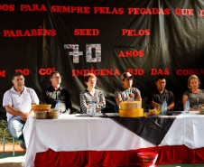 A secretária de Estado da Educação, professora Ana Seres, visitou nesta quinta-feira (28) o Colégio Estadual Indígena Rio das Cobras, que foi a primeira unidade indígena da rede estadual de ensino. A escola está localizada na terra indígena de mesmo nome, no município de Nova Laranjeiras, no Centro-Sul do Paraná.