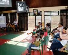 A secretária de Estado da Educação, professora Ana Seres, visitou nesta quinta-feira (28) o Colégio Estadual Indígena Rio das Cobras, que foi a primeira unidade indígena da rede estadual de ensino. A escola está localizada na terra indígena de mesmo nome, no município de Nova Laranjeiras, no Centro-Sul do Paraná.