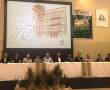As escolas da rede estadual de ensino da região Oeste receberam nesta sexta-feira (29), em Foz do Iguaçu, o prêmio Gestão Paraná. As unidades, pertencentes ao Núcleo Regional de Educação de Foz do Iguaçu, foram contempladas por desenvolver trabalhos pedagógicos inéditos e envolver a comunidade nas ações do cotidiano escolar.