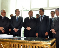 Governador retomou atividades administravas na sede oficial do Governo do Estado nesta quarta-feira e disse que primeiro ato simboliza prioridade que atual gestão dá à educação. Em uma solenidade simples, reabertura do prédio foi marcada pela abertura de exposição de objetos e imagens históricas do Palácio.