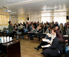Servidores da Secretaria de Estado da Educação que atuam no Gabinete e na Diretoria Geral (DG) iniciaram nesta segunda-feira (2), em Curitiba, uma série de cursos de formação continuada voltados à relação interpessoal e trabalho colaborativo. 