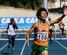 Mikael Antônio de Jesus, 20 anos, é atleta da Força Aérea Brasileira desde 2016. Ele deu os primeiros passos no mundo do atletismo aos 10 anos, quando estudava no Colégio Estadual Dom Bosco, em Campo Mourão. De lá para cá ele foi medalhistas nas edições 2011, 2012, 2013 e 2014 dos Jogos Escolares do Paraná e em quarto lugar nos Jogos Olímpicos da Juventude, em 2014 (realizado na China) e no Campeonato Mundial Sub-20, em 2016 (na Polônia).