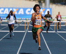 Também em 2016, Mikael quebrou o recorde brasileiro dos 400 metros com barreiras na categoria Sub-18 e Sub-20. “O Esporte hoje é a minha vida e pude reconhecer isso ao longo desses 10 anos que em hipótese alguma eu quis ficar longe e sem praticar das competições, me trouxe vários amigos e viagens fantásticas que não posso nem descrever e me ajudou a conquistar uma condição financeira que hoje ajudou minha família e me sustento tranquilamente e vivo muito bem”, contou Mikael.