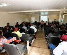 Foram encerrados nesta quinta-feira (5), em Curitiba, os cursos de formação continuada ofertados presencialmente aos profissionais que atuam no Gabinete e Diretorial Geral (DG) da Secretaria de Estado da Educação (SEED). A formação faz parte da programação da Semana Pedagógica, ofertada duas vezes por ano a aproximadamente 100 mil profissionais da educação.