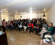 Foram encerrados nesta quinta-feira (5), em Curitiba, os cursos de formação continuada ofertados presencialmente aos profissionais que atuam no Gabinete e Diretorial Geral (DG) da Secretaria de Estado da Educação (SEED). A formação faz parte da programação da Semana Pedagógica, ofertada duas vezes por ano a aproximadamente 100 mil profissionais da educação.