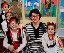 Chegamos ao Dia do Professor, profissional que, junto com os funcionários das escolas, dá vida à nossa missão: a educação.