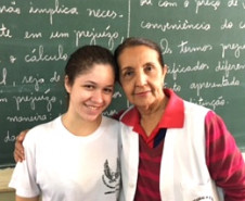 Vitória Carolina de Almeida, 17 anos, do 3° ano do ensino médio do Colégio Estadual 14 de Dezembro, do município de Alvorada do Sul (na região Norte do Estado) será a representante paranaense na 10° edição do concurso de redação do Senado. O mandato da jovem senadora será entre os dias 27 de novembro e 02 de dezembro, em Brasília (DF). A cerimônia de posse será no dia 28 de novembro, no plenário da Casa.