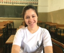 Vitória Carolina de Almeida, 17 anos, do 3° ano do ensino médio do Colégio Estadual 14 de Dezembro, do município de Alvorada do Sul (na região Norte do Estado) será a representante paranaense na 10° edição do concurso de redação do Senado. O mandato da jovem senadora será entre os dias 27 de novembro e 02 de dezembro, em Brasília (DF). A cerimônia de posse será no dia 28 de novembro, no plenário da Casa.