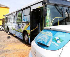 Na segunda parte da formação os servidores fizeram uma visita técnica ao ecoexpresso, um ônibus transformado em laboratório itinerante de educação ambiental da Sanepar. O espaço permite às equipes abordarem questões relacionadas à educação ambiental e saneamento básico de maneira prática e ágil.