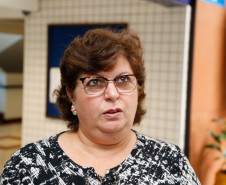 
A professora da sala de recursos do Colégio Estadual Sagrada Família, em Campo Largo (na Região Metropolitana de Curitiba), Reni Terezinha Stoco de França, lembrou que a formação possibilita que os profissionais troquem experiências, atualizem conhecimentos e conheçam novas metodologias de trabalho. “Além do atendimento especializado com os alunos nas salas de recursos, temos que trabalhar em sintonia com os professores das salas comuns por isso essa formação é fundamental”, disse.