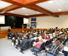 Profissionais que atuam no atendimento educacional especializado na rede estadual de ensino iniciaram nesta terça-feira (17), em Curitiba, o primeiro “Simpósio de Neurociência em foco: AH/SD, TG e Deficiências e Neurociência aplicada à educação especial”
