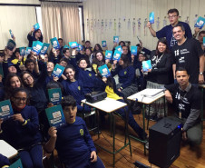 A Copel Telecom lançou nesta terça-feira (17) um projeto de responsabilidade social chamado Internet Sem Bullying. A Escola Estadual Angelo Trevisan, no bairro de Santa Felicidade, em Curitiba, é a primeira a receber o projeto. Outras 10 escolas em Curitiba, Araucária, Maringá, Ponta Grossa e Foz do Iguaçu vão receber as palestras até o final do ano.