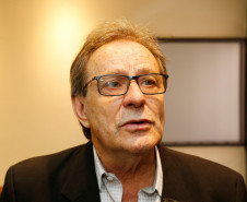 O professor Lindomar Boneti, da Escola de Educação e Humanidades da Pontifícia Universidade Católica do Paraná, falou sobre o panorama sócio-histórico dos direitos humanos no mundo. Ele destacou a importância de trabalhar o tema no ambiente escolar.