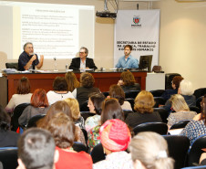 Técnicos pedagógicos das equipes de educação em direitos humanos, enfrentamentos à violência e uso abusivo de álcool e outras drogas, da Secretaria de Estado da Educação, Núcleos Regionais, iniciaram nesta quarta-feira (18), em Curitiba, o seminário de formação continuada de Educação em Direitos Humanos. Participam também representantes do Batalhão de Patrulha Escolar Comunitária.