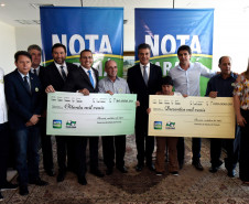 A Associação de Pais e Amigos dos Excepcionais de Cascavel, que tem 456 alunos e atende a 4,7 mil pessoas só na área da saúde, levou o maior prêmio de outubro do Nota Paraná