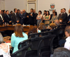 O governador Beto Richa liberou o pagamento de R$ 550 milhões para mais de 33 mil professores da rede estadual. A medida põe fim a uma ação ajuizada há 28 anos por profissionais contratados pelo regime CLT, entre os anos de 1989 e 1992, que se refere às diferenças salariais em relação ao piso do magistério estadual.
