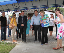 Flávio Arns e equipe do Núcleo Regional de Curitiba promovem diálogo com comunidade escolar para realização de melhorias nas escolas. Foto da visita à Associação de Pais e Amigos de Surdos (Apas).