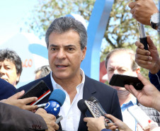 O governador Beto Richa autorizou obras de reformas em sete escolas estaduais de Pato Branco nesta segunda-feira (23). As unidades beneficiadas são os colégios São João, São Roque, Carlos Gomes, Castro Alves, Rui Barbosa, São João Bosco e São Vicente de Paula. “Além de obras estruturais, também vamos modernizar o sistema tecnológico das 2.100 escolas do Paraná”, afirmou Richa.