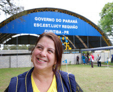 
A diretora da Escola Lucy Requião, Edimara Zanocini, lembrou que o objetivo dos jogos é promover a interação coletiva e contribuir para desenvolvimento de habilidades nos alunos. “Eles precisam aprender a compartilhar, competir, ganhar e perder. Aprender a viver em grupo, pensar no coletivo e a respeitar regras porque elas refletem na sociedade. Quando eles saem dos portões da escola precisam saber que existem regras e que elas valem para todos”, disse.