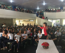 Os 32 chefes dos Núcleos Regionais de Educação (NREs) estiveram reunidos em Maringá nesta segunda, terça e quarta-feira (23, 24 e 25) com a secretária de Estado da Educação, professora Ana Seres, chefes de departamentos da Secretaria da Educação e do Fundepar, para debater assuntos administrativos e dar encaminhamentos a questões pedagógicas, de recursos humanos e infraestrutura.